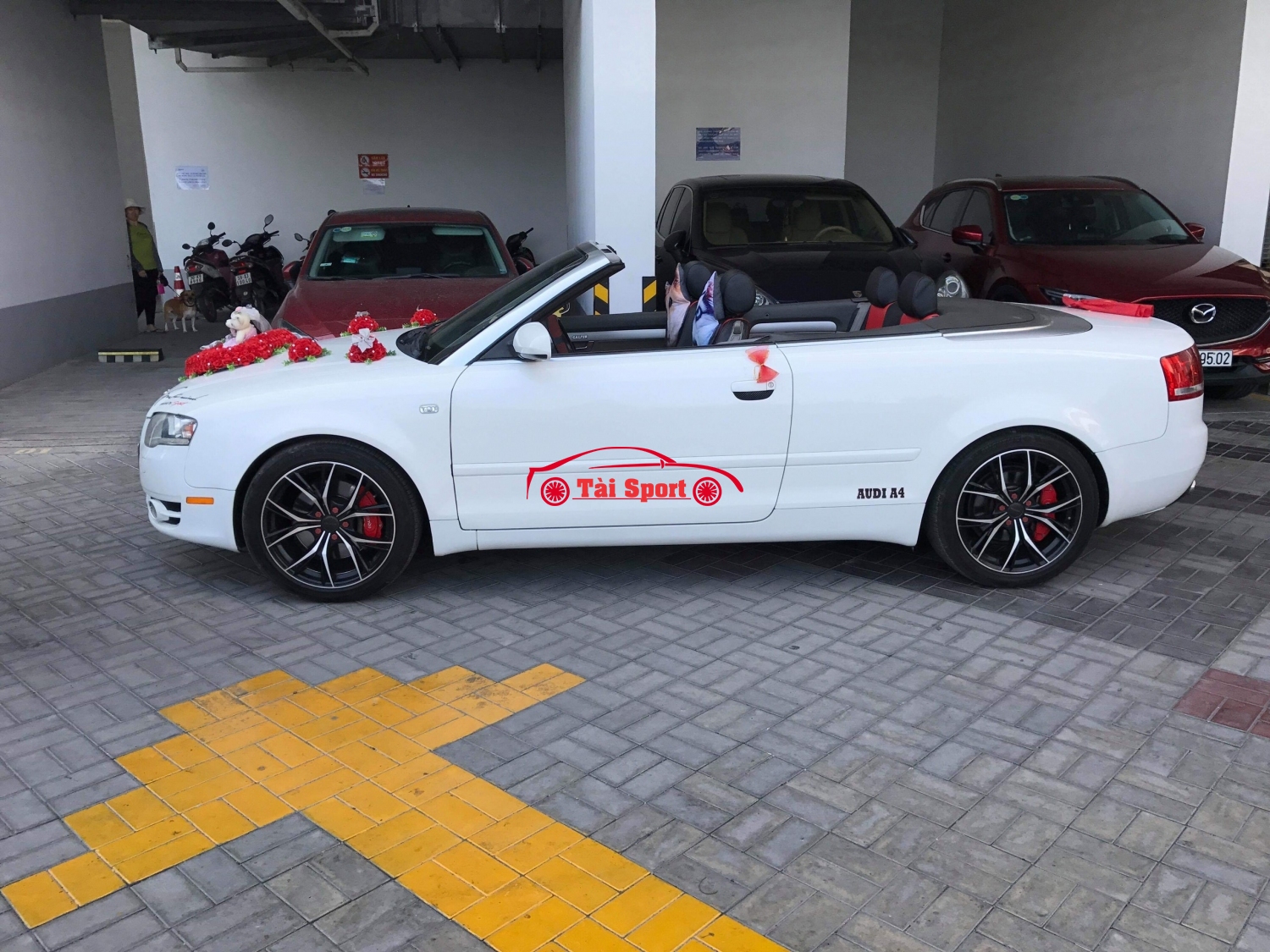 Cho Thuê Xe Cưới Audi A4 Mui Trần Đời Mới Tại Hà Nội